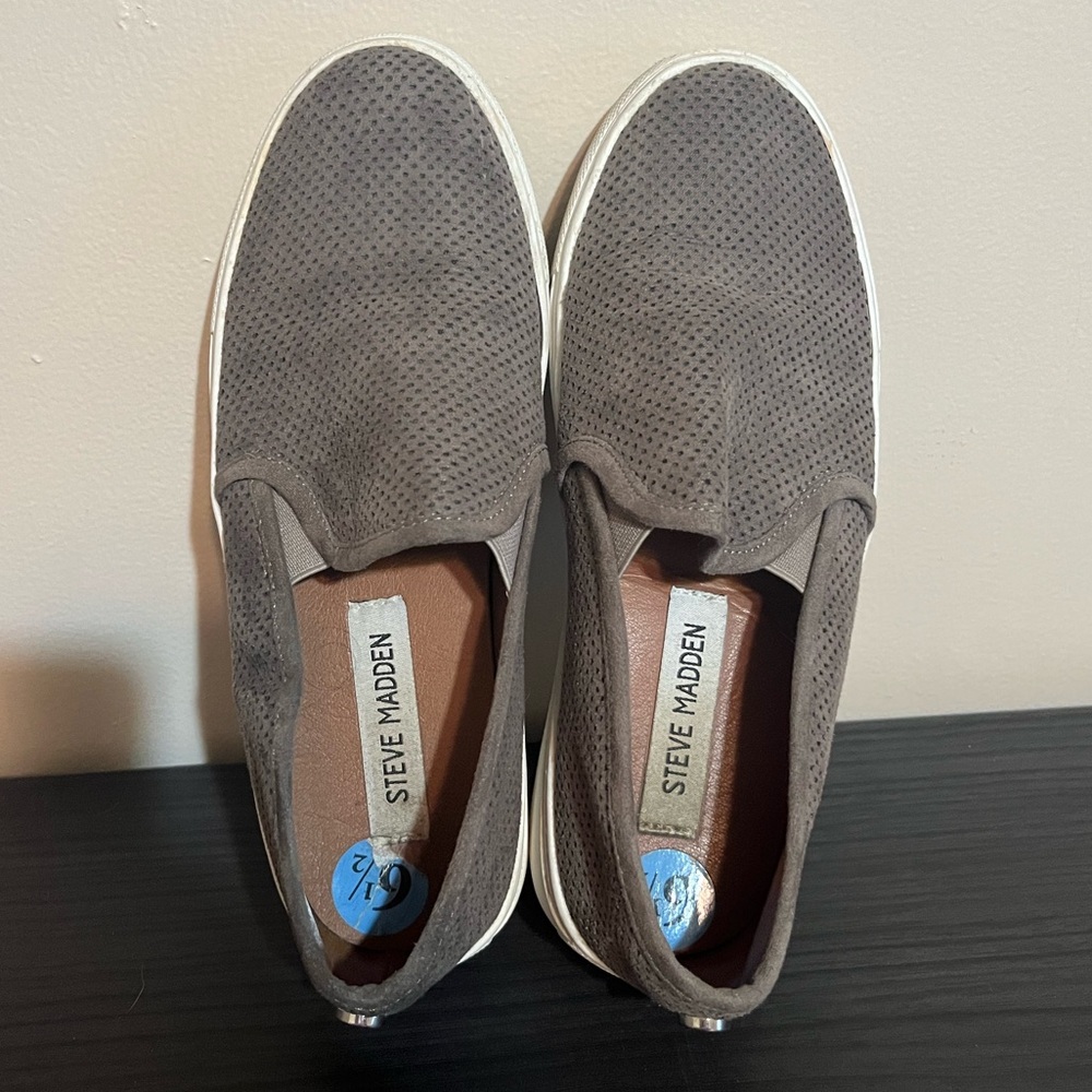 steven madden size 6.5 slip on shoes